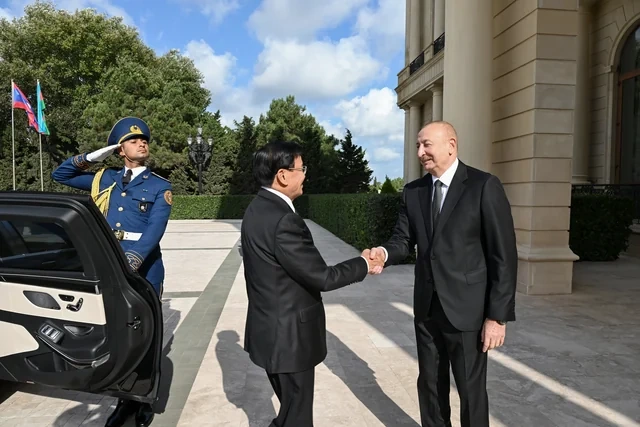 Laos prezidentinin Bakıda rəsmi qarşılanma mərasimi olub - Foto