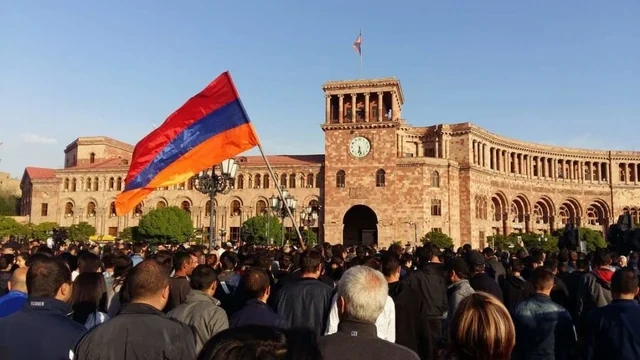 Ermənistanda toqquşan maraqlar: Qərbin riyakarlığı, revanş xülyası və REALLIQLAR