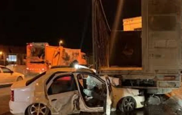Minik avtomobili "KamAZ"a çırpıldı, sürücü hadisə yerində öldü
