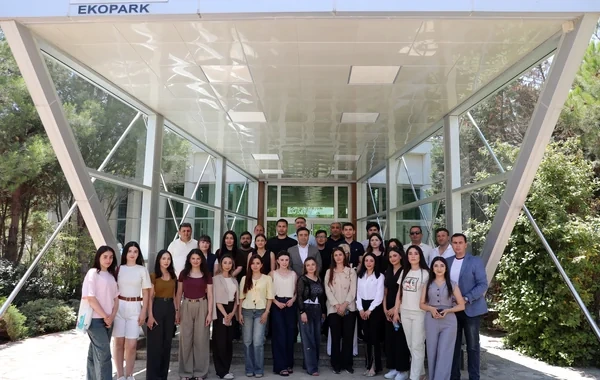 Gənc media nümayəndələri SOCAR-ın yaşıl enerji planı ilə tanış oldular - FOTO