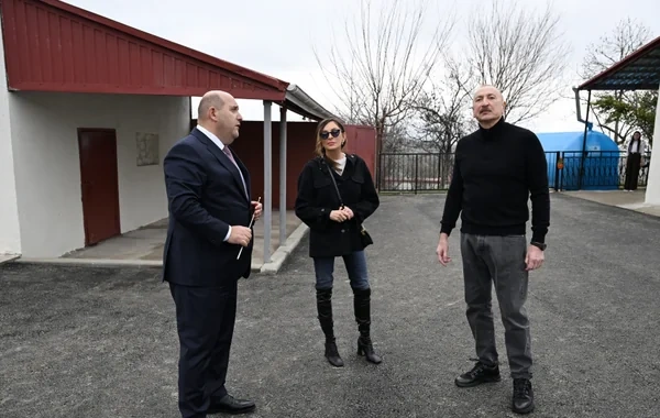 İlham Əliyev Xocavəndin Xanoba kəndində fərdi evlərin və infrastrukturun bərpası sahəsində görülən işlərlə tanış olub - FOTO - VİDEO