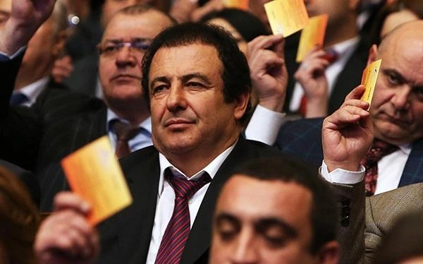 Çarukyan Nikola qarşı: məhkəmə ərizəni qəbul etdi