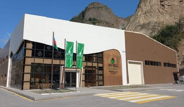 Diplomatlar “İstisu” mineral su zavodunda...
