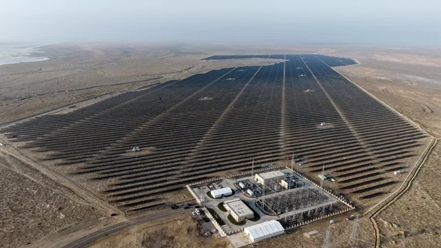 İlham Əliyev "Qobustan" Günəş Elektrik Stansiyasının açılışında iştirak edib - FOTO