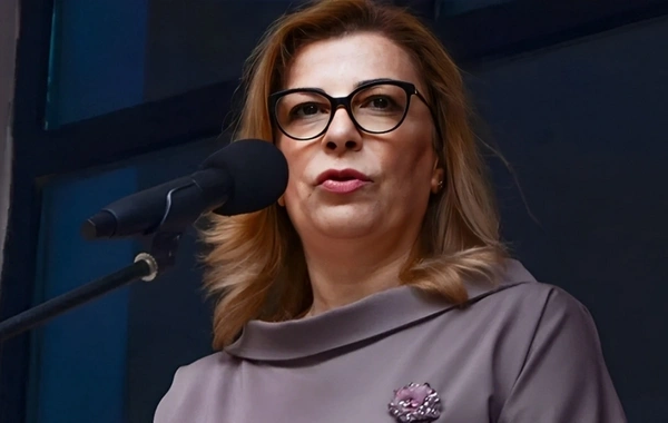 Sabiq rektor qızının 57 min manatını ələ keçirən şəxsin məhkəməsinə getməyib