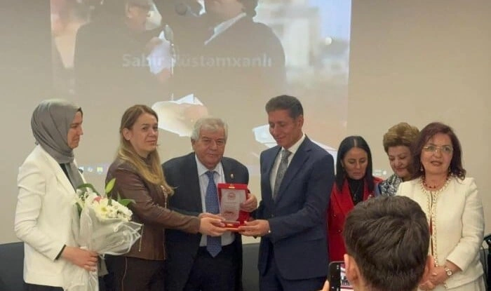 Ankarada Sabir Rüstəmxanlıya sürpriz: Adına 80 ağac...