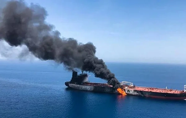 Oman sahillərində yük gəmisinə hücum edilib