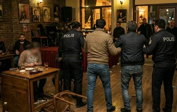 Bakda kafedə gecəyarısı dava: "Yanımda olan xanıma söz atdı, söyüşlə danışdı" - TƏFƏRRÜAT