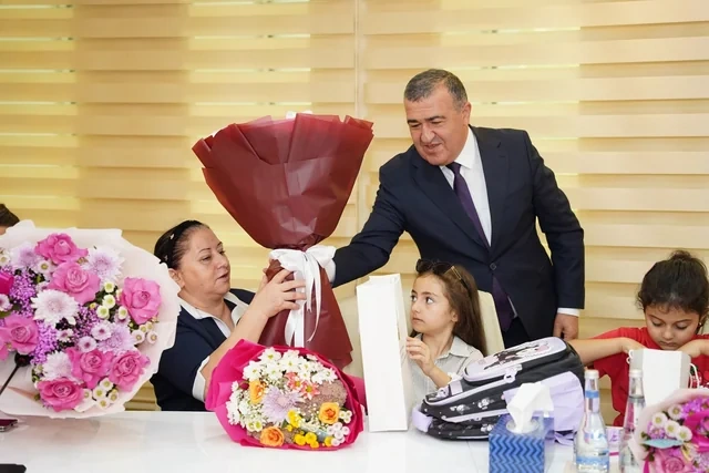 Xətai rayonunda ali məktəblərə qəbul olmuş və birinci sinfə başlayacaq şəhid övladları ilə görüş keçirilib