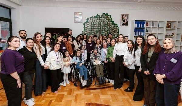 Əliyevalar “Yaşama Dəstək” Mərkəzində - Foto