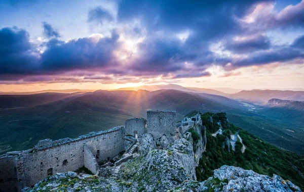 Əsrlərin sirrini qoruyan katar qalaları UNESCO tərəfindən tanındı