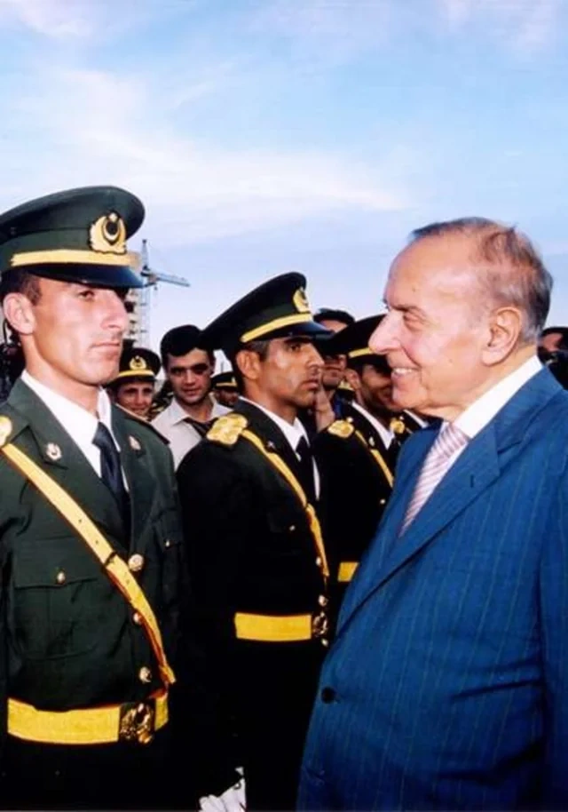 Xalqı Zəfərə aparan lider