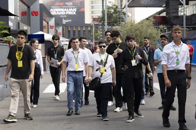 Autizmli gənclər dünyanın diqqət mərkəzində - FOTO