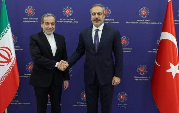 Hakan Fidan Abbas Əraqçi ilə irandakı son prosesləri müzakirə edib