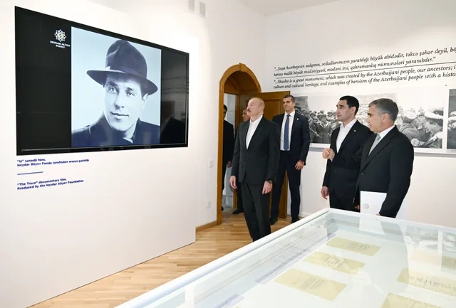 İlham Əliyev Sərdar Berdiməhəmmədovla Şuşada "Heydər Əliyev və Qarabağ" sərgisi ilə tanış olublar - FOTO