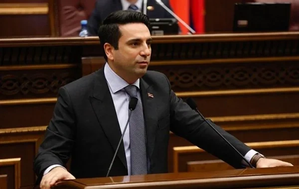 Ermənistan parlamentinin sədri Alen Simonyan deputat mandatından imtina etdi
