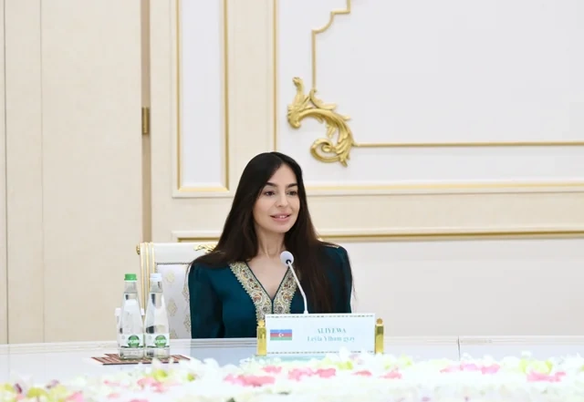 Aşqabadda Leyla Əliyeva, Oğulcahan Atabayeva və Saida Mirziyoyeva arasında üçtərəfli görüş olub - Foto