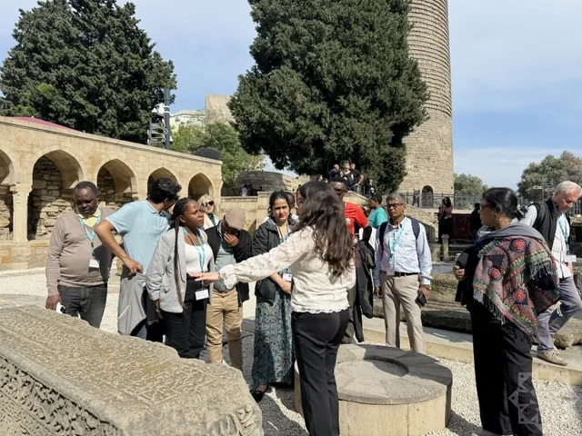 Bakıda WUF13 çərçivəsində xarici media nümayəndələri üçün şəhər turu təşkil olunub - FOTO