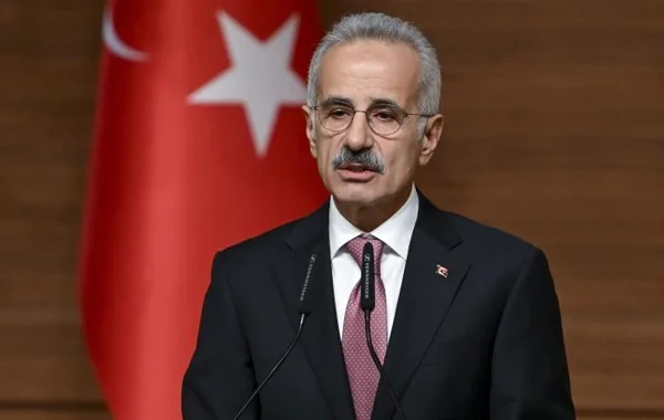 Türkiyəli nazir: "İki gəmimiz Hörmüz boğazından keçib"