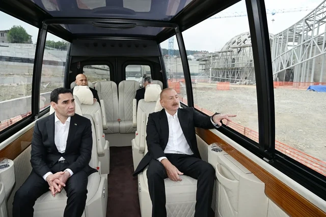 Azərbaycan və Türkmənistan prezidentləri Şuşa məscidində tikinti işlərinin gedişi ilə tanış olublar - FOTO