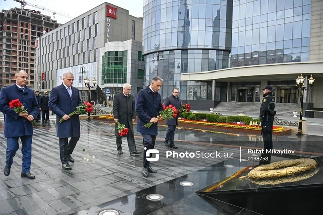 Dövlət və hökumət rəsmiləri Xocalı soyqırımı qurbanlarının xatirəsini yad edirlər