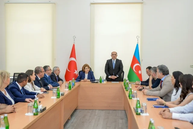 Türkiyə-Azərbaycan Universitetinin ilk rektoru kollektivə təqdim olunub - FOTO