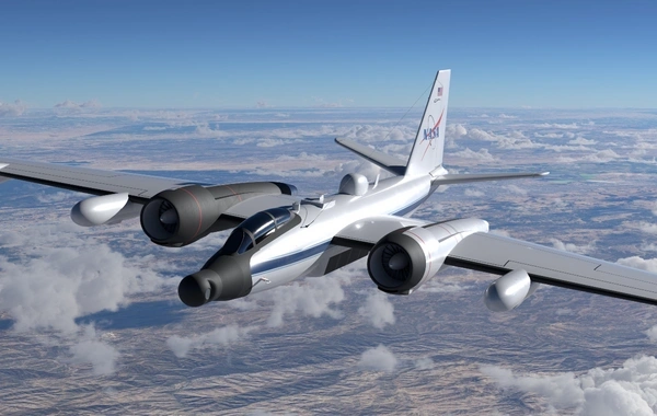 NASA təyyarəsi təcili eniş edib