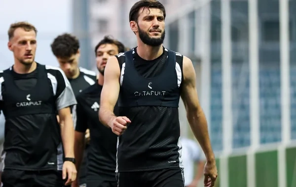 Əfsanəvi kapitanla EKSKLÜZİV MÜSAHİBƏ: "Qarabağ" təslim olmamaq nümunəsidir" - FOTO