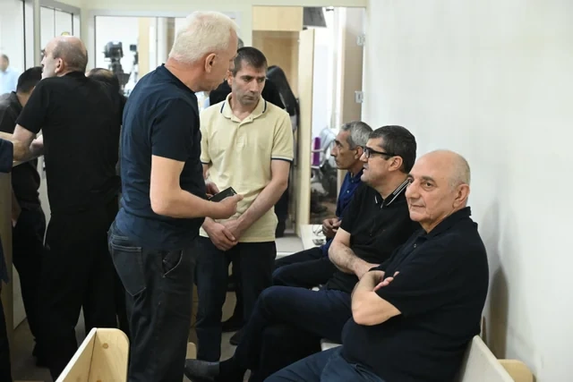 Ermənistan vətəndaşlarının şikayətləri üzrə apellyasiya məhkəməsində hakimlər kollegiyası müşavirəyə gedib - FOTO