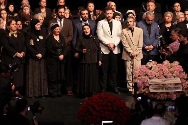 "44" bədii filminin premyerası baş tutub: Arzu Əliyeva və Alyona Əliyeva təqdimatda iştirak ediblər - Foto