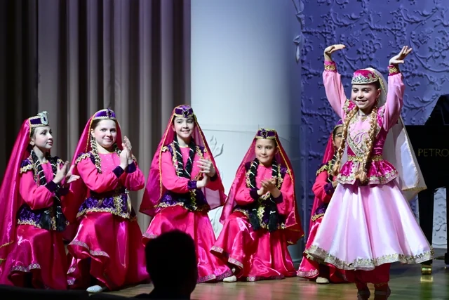 Leyla Əliyeva və Alyona Əliyeva Müstəqillik Gününə həsr olunmuş konserti izləyiblər - FOTO