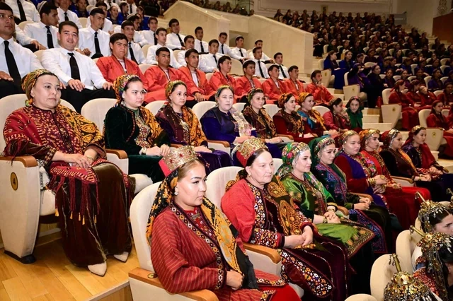 Azərbaycan və Türkmənistan Dövlət Rəqs ansambllarının birgə konserti keçirilib - FOTO
