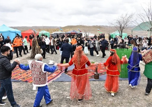 Ümid, yenilənmə, həyata bağlılıq: Zəfərin rəmzinə çevrilən tonqallar - FOTO