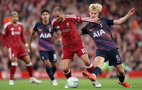 İngiltərə Liqa Kuboku: "Liverpul" "Tottenhem"i, "Arsenal" "İpsviç"i məğlub etdi - VİDEO