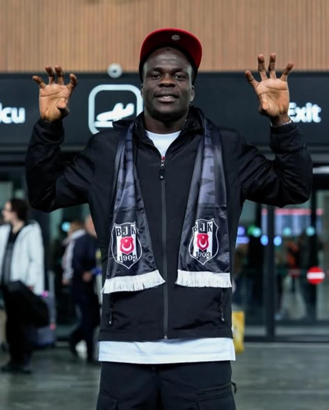 "Beşiktaş" yeni transferini İstanbula gətirdi