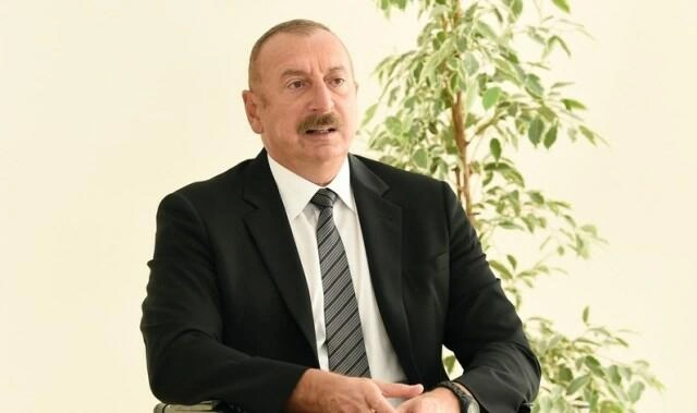 Əliyevin ABŞ-da yaşayan sərt tənqidçisi Əliyevdən yazdı...