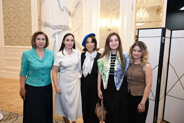 "Qızların təhsilinə dəstək" layihəsinin II Məzun Günü keçirilib - FOTO