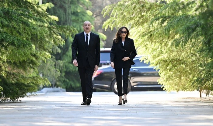 Prezident və xanımı Fəxri xiyabanda - Foto