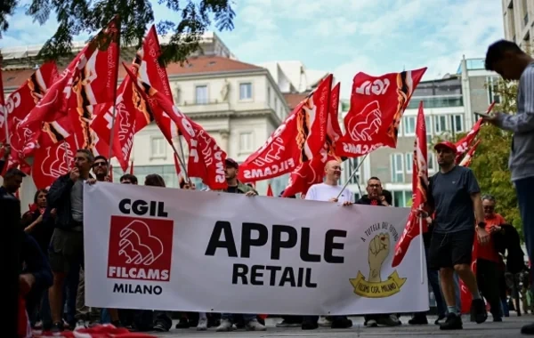 Yeni "iPhone" satışa çıxdı: "Apple" əməkdaşları etiraz aksiyasına başladılar - Foto - Video