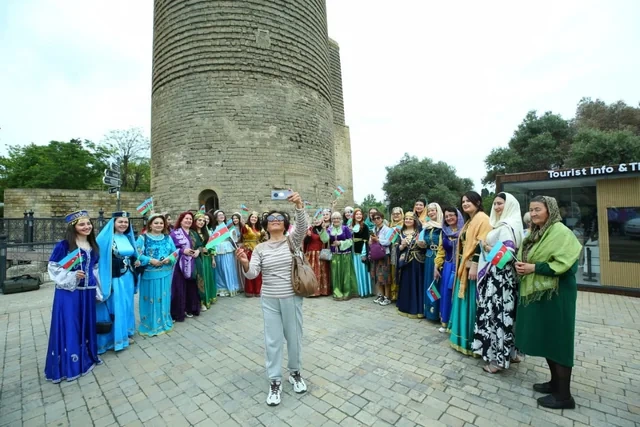 Bakının mərkəzində milli geyimlərdə gəzinti-yürüş təşkil olunub