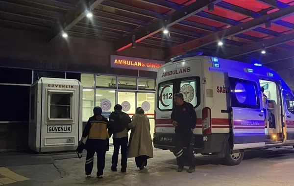 Türkiyədə toyda kütləvi zəhərlənmə: 50 nəfər xəstəxanalara yerləşdirildi