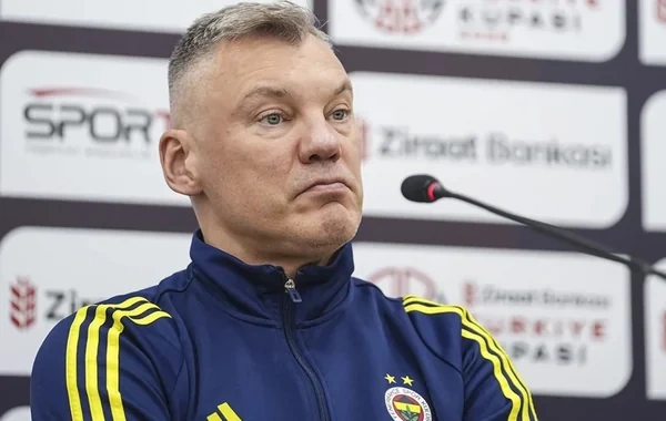 Türkiyənin "Fənərbağça Beko" basketbol komandasının baş məşqçisi Dubaydan qayıda bilmir