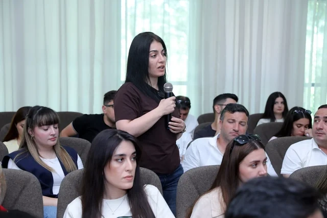 Gənc media nümayəndələri SOCAR-ın yaşıl enerji planı ilə tanış oldular - FOTO