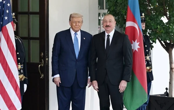 İlham Əliyev Sülh Şurasının ilk iclası çərçivəsində Donald Trampla söhbətləşib - VİDEO