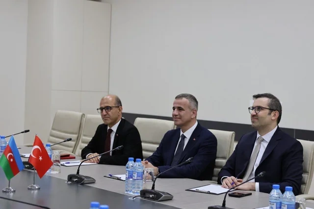 Media və Yayım Şurasında Ferhat Pirinççinin rəhbərlik etdiyi nümayəndə heyəti ilə görüş keçirildi - FOTO