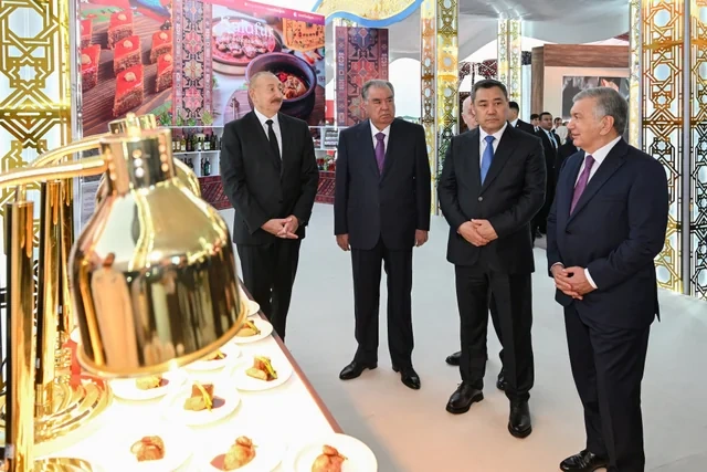Prezident İlham Əliyev MDB Ölkələrinin Milli Kulinariya Festivalı ilə tanış olub, rəsmi qəbulda iştirak edib - Foto