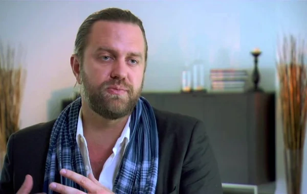"Netflix"i 11 milyon dollar aldadan Hollivud rejissoru Karl Rinş həbs edildi