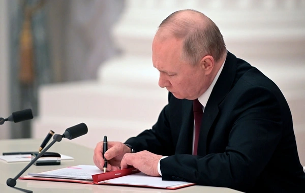 Putin keçmiş Sovet İttifaqı xalqlarına aid qanun imzalayıb