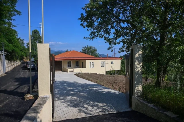 Prezident Kiçik Qaladərəsində görülən işlərlə tanış olub və kəndə qayıdan sakinlərlə görüşüb - FOTO
