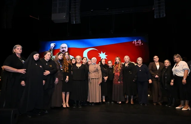"44" bədii filminin premyerası baş tutub: Arzu Əliyeva və Alyona Əliyeva təqdimatda iştirak ediblər - Foto